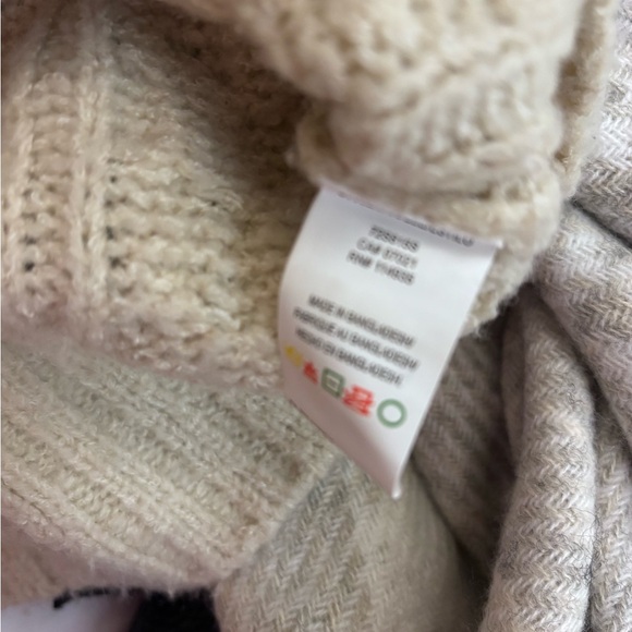 Cozy Cream Cable Knit Turtleneck Sweater - Picture 4 of 5